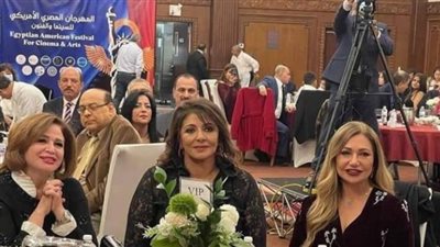 إلهام شاهين برفقة هالة صدقى وليلى علوى وتعلق: أيام حلوة