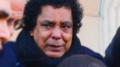 أحزان الكينج.. محمد منير يودع نجل شقيقته الراحل بالدموع