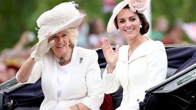 القبعات الملكية.. ما هو سر ارتدائها حتى الآن؟