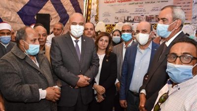 بالصور .. محافظ قنا يزور قافلة جامعة عين شمس التنموية بالمحافظة