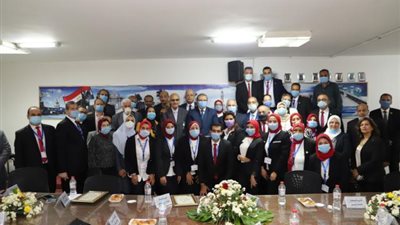 بالأسماء والصور.. «سعفان» يكرم  8 من قدامي مديري القوي العاملة بالإسكندرية