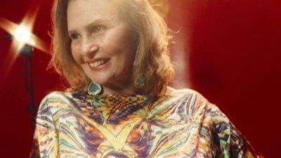 يسرا تتألق بإطلالة شبابية فى أحدث جلسة تصوير