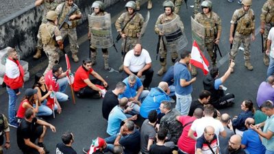 عاجل..اشتباكات بين محتجين والأمن اللبناني في محيط البرلمان