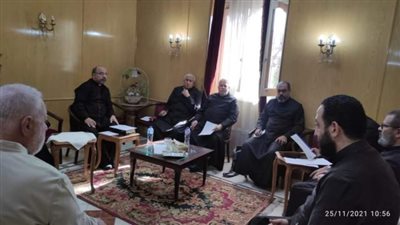 بالصور.. بطريرك الكاثوليك يلتقي بمجلس المشورة للكهنة بالإيبارشية