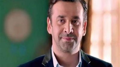 كريم عبد العزيز يشكر إدارة مهرجان القاهرة السينمائى بعد منحه جائزة فاتن حمامة للتميز