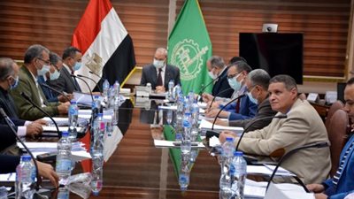 محافظ القليوبية يترأس إجتماع مجلس إدارة المناطق الصناعية