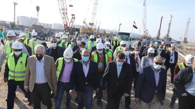 وزير النقل يتفقد ميناء دمياط لمتابعة معدلات تنفيذ عدد من المشروعات