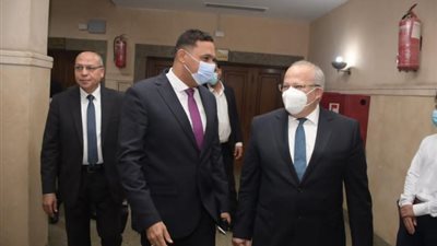 رئيس جامعة القاهرة يفتتح ملتقى التوظيف بكلية الاقتصاد والعلوم السياسية