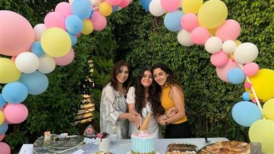 ”كل سنة وأنتِ عمرى وأول فرحتي”.. روجينا تحتفل بعيد ميلاد نجلتها