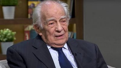 لماذا فكر رشوان توفيق في إعادة توزيع الميراث على أبناءه؟.. محامى الفنان يجيب