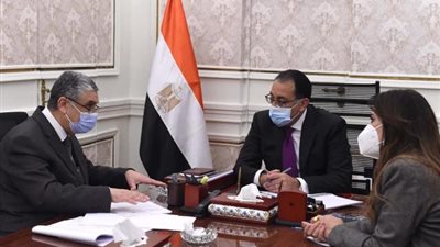 وزير الكهرباء يكشف آخر تطورات مشروعات المنفذة حياة كريمة