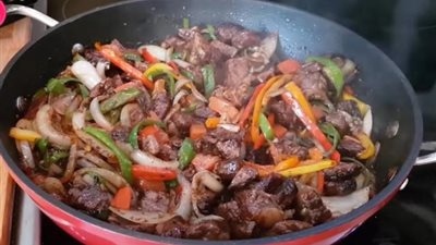 على الطريقة الخليجية.. كيفية إعداد لحم مقلقل