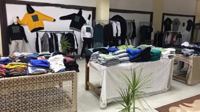 بالصور .. جامعة حلوان تعرض 13 الف قطعة مجانًا في”معرض الخير الثاني لبنك الكساء المصرى”