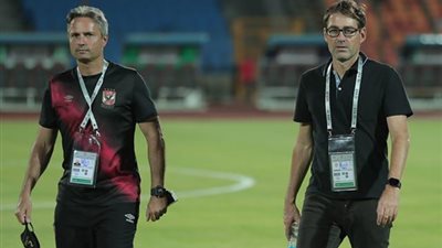 الأزمة مستمرة.. خط الدفاع صداع في رأس فايلر قبل مباراة الإنتاج