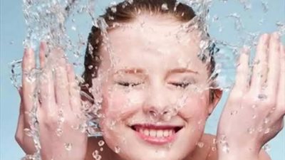 ما هى فوائد غسل الوجه بالماء البارد؟.. إليك الإجابة