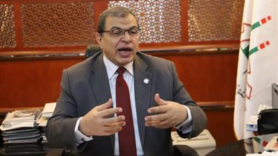 شاهد.. «القوى العاملة» تطبق قرار خطير مع المواطنين