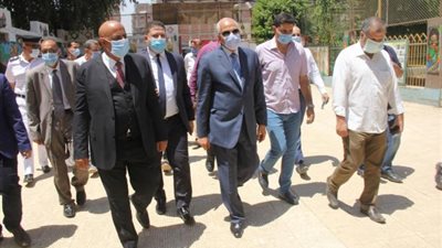 شاهد .. محافظ الجيزة يتابع تجهيزات المدارس لانتخابات مجلس الشيوخ