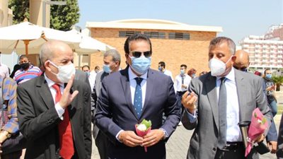 بالصور.. وزير التعليم العالي يتفقد مقر مكتب التنسيق الرئيسى الجديد بجامعة عين شمس