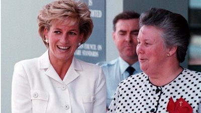 سر عدم ارتداء أكبر أيقونات الموضة ماركة شانيل بعد الطلاق.. اعرف القصة كاملة