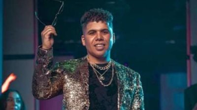 بعد تمور وحليب.. أزمة السيارة البنتلى تطارد عمر كمال