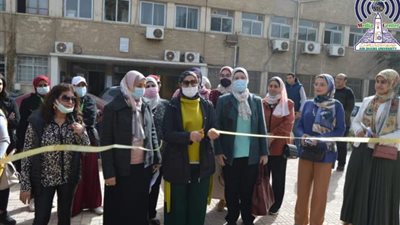 بالصور .. معرض خيري بكلية البنات جامعة عين شمس بالتعاون مع مؤسسة لايت