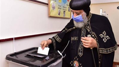 البابا يدلي بصوته في انتخابات الشيوخ