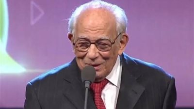 رشوان توفيق يعبر عن سعادته باختياره لمنح جائزة أحسن ممثل فى مهرجان القاهرة