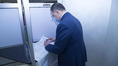 بالصور .. وزير الداخلية يدلى بصوته فى انتخابات مجلس الشيوخ