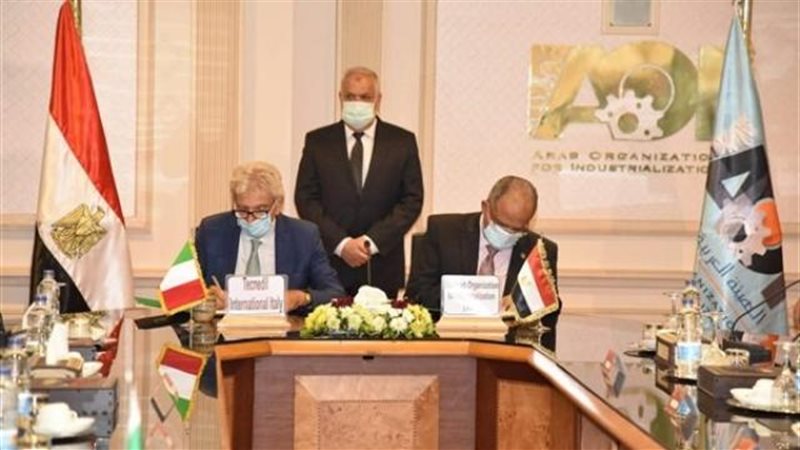 توقيع عقد إنشاء مصنع