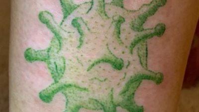 آخر تقاليع كورونا.. حكاية الوشم الذى يحمي من الوباء العالمي