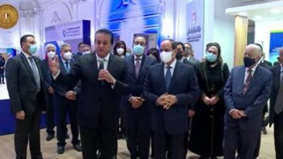 الرئيس السيسى يتفقد معرضا للبحث العلمى