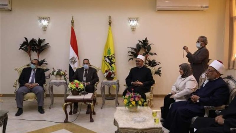 لقاء أمين مجمع البحوث