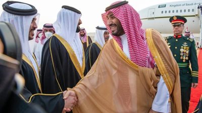 بالصور.. ولي العهد السعودي يصل المنامة