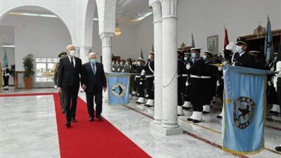 أبو مازن يُغادر تونس بعد زيارة رسمية لمدة يومين