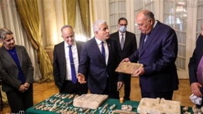 شكرى ونظيره الإسرائيلى يشهدان استرداد مصر 95 قطعة أثرية مهربة