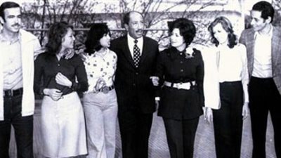 وصف حفيده بـ«الكلب» وبناته بـ«الغجر».. نص الخطابات الخاصة بين السادات وأسرته