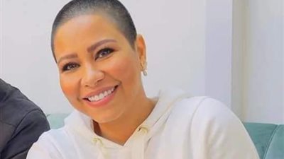 مفاجأة.. شيرين عبد الوهاب تكشف المرض الذي أجبرها على التخلى عن شعرها