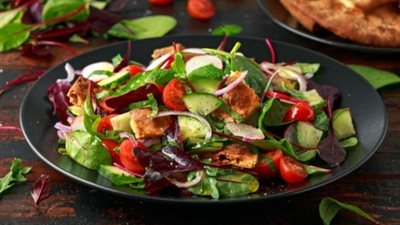 على الطريقة اللبنانية.. كيفية تحضير الفتوش بالباذنجان