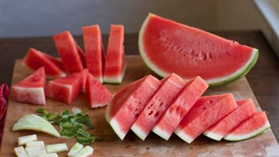 فوائد لا تعرفينها عن قشر البطيخ.. إليك التفاصيل