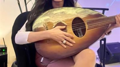 دينا تتألق بإطلالة جريئة  في أحدث جلسة تصوير