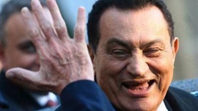 نرجسي ومتغطرس.. كتاب يرصد عٌقد الطفولة التي عاني منها «مبارك»