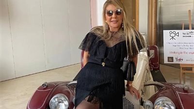 نادية الجندى تتألق بإطلالة شبابية فى أحدث جلسة تصوير