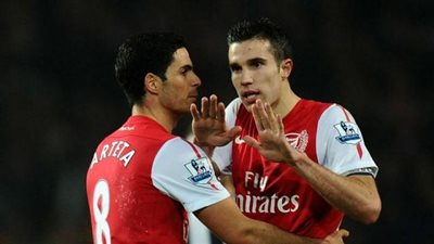 فان بيرسي: أرتيتا يستطيع استعادة أمجاد أرسنال