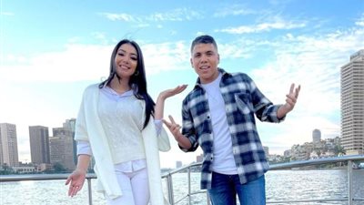 عمر كمال يحتفل بتصدر برومو أغنيته الجديدة التريند