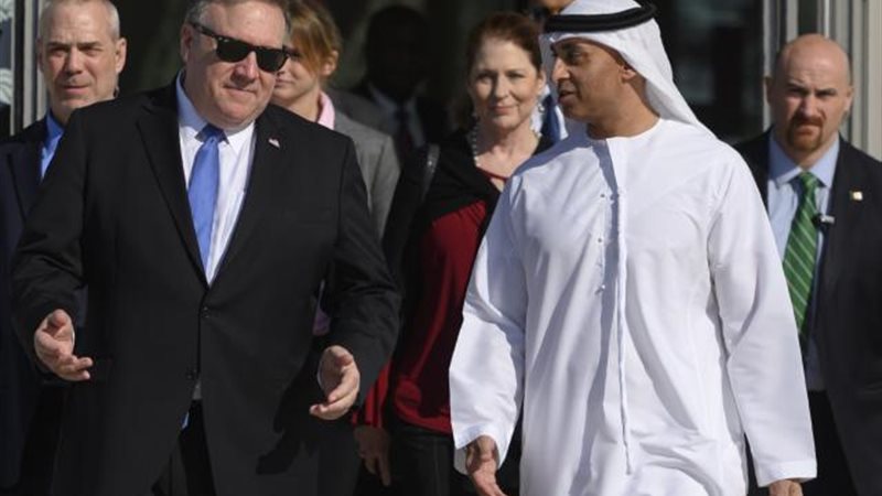 سفير الإمارات مع