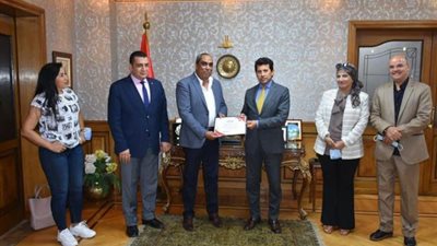 وزير الرياضة يشيد بدعم نائب رئيس اتحاد الغوص لمبادرة ”دراجتك صحتك”