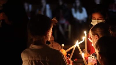 بالصور.. الكنيسة الأسقفية تحتفل بميلاد المسيح بطريقة مميزة