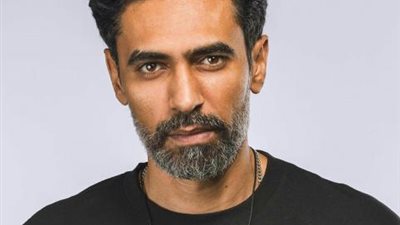 محمد علاء يستعد لتصوير أولي مشاهده في ”قمر ١٤”