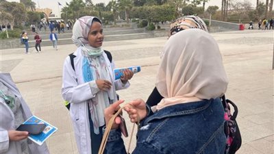 بالصور .. صيدلة حلوان تنظم حملة للتوعية بالتغذية السليمة لمرضي ضغط الدم