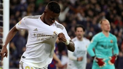 فينيسيوس جونيور: حصلت على مهلة يومين للمفاضلة بين ريال مدريد وبرشلونة